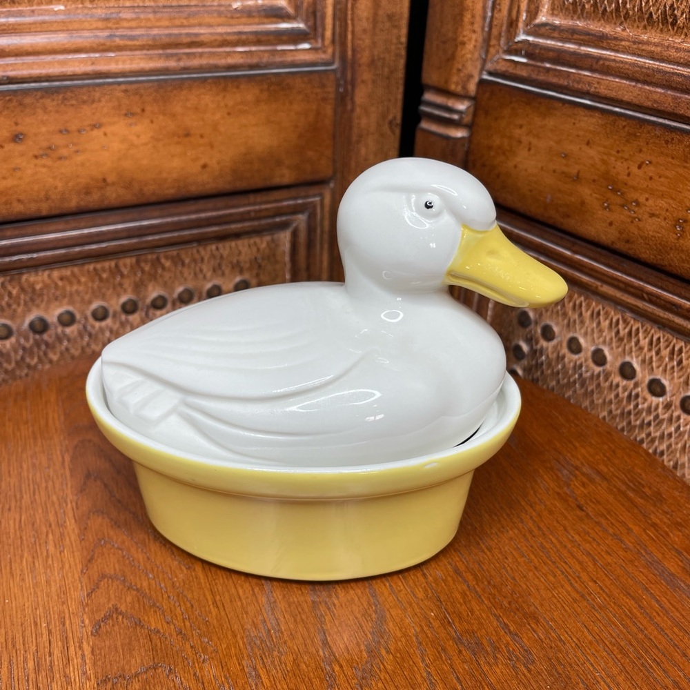 Vintage Hall nesting Duck Casserole